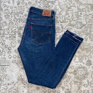 LEVI’S 311 Shaping Skinny